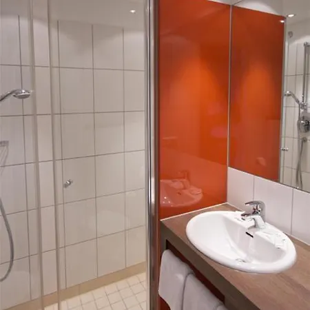 Iq-hotel מלון 2*