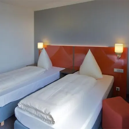 Iq-hotel 2* אולם