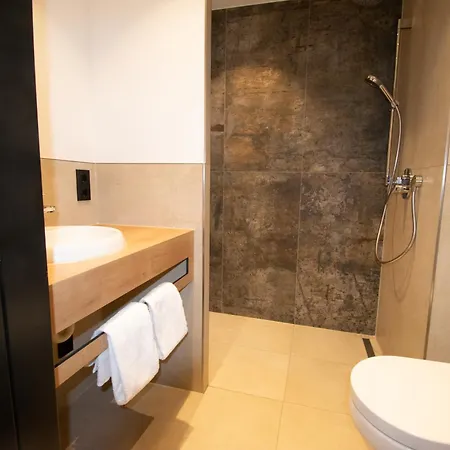 Iq-hotel Ξενοδοχείο 2*