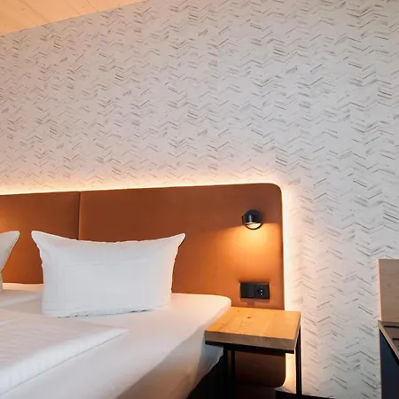 Iq-hotel 2*