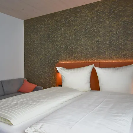 Iq-hotel 2*