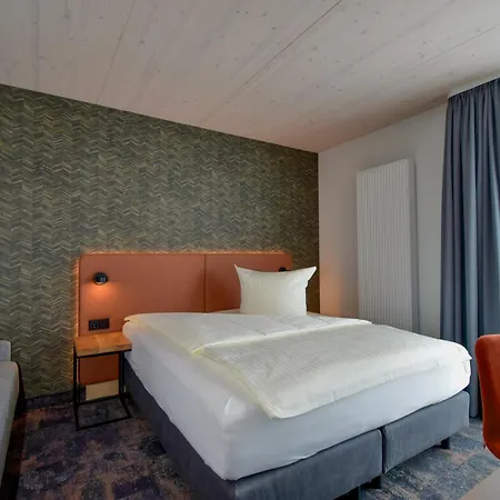 Iq-hotel 2*