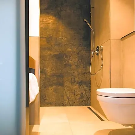 Iq-hotel