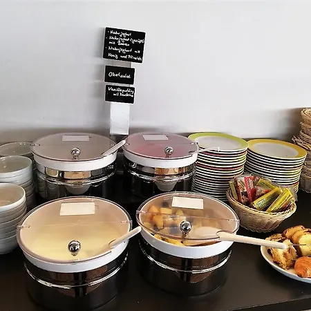 Iq-hotel 2* אולם